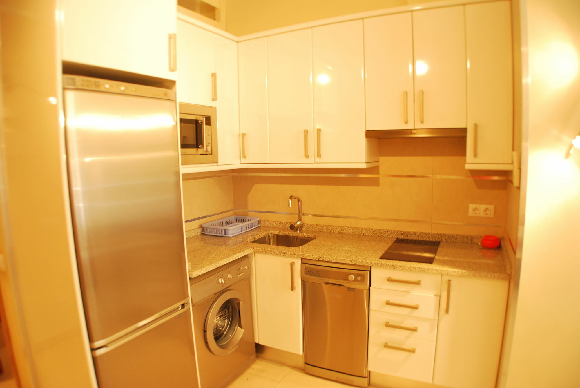 Apartamentos Puzzle Madrid Sol Zewnętrze zdjęcie